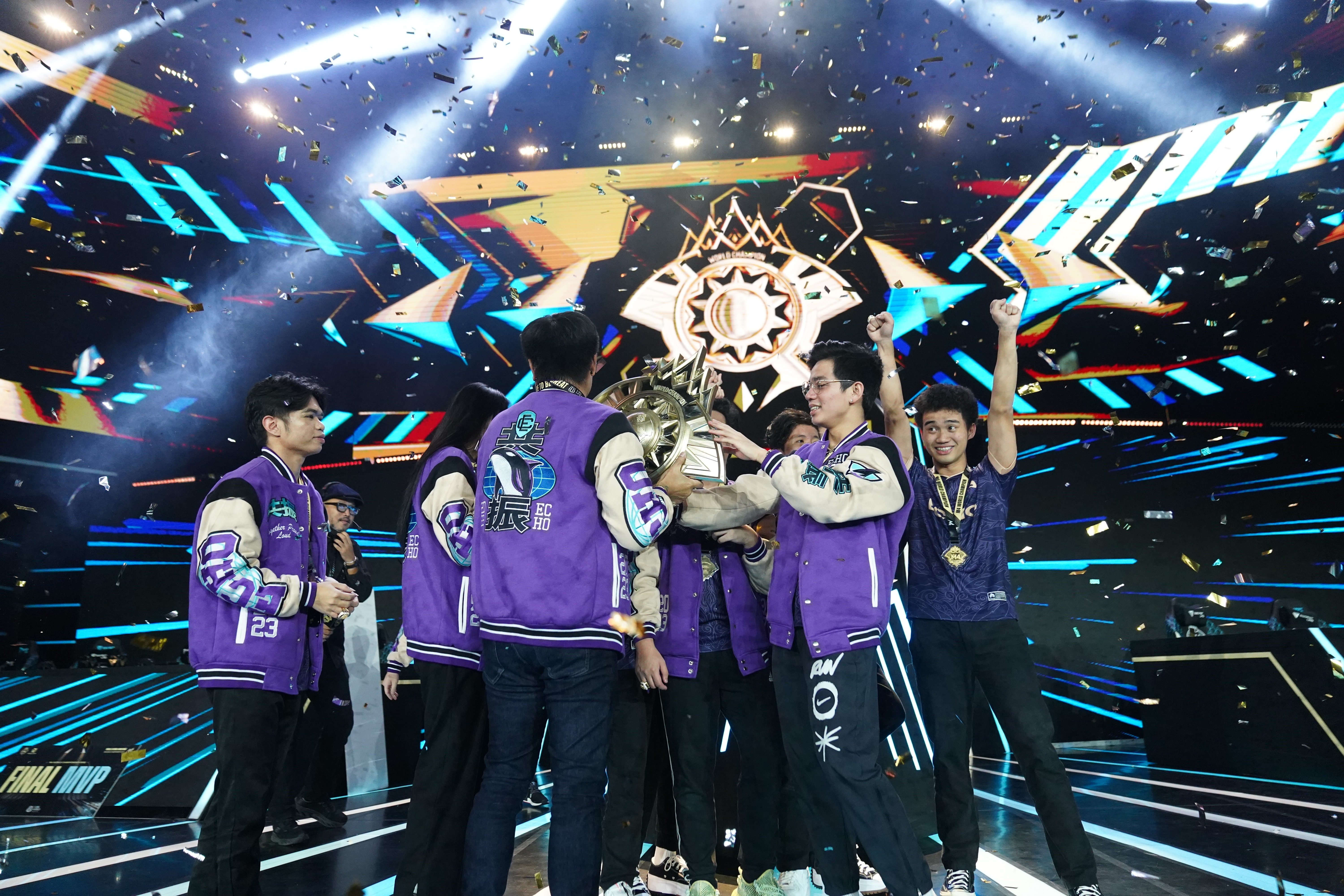 关于球场强强对抗，顶尖球队拼尽全力争夺胜利的信息