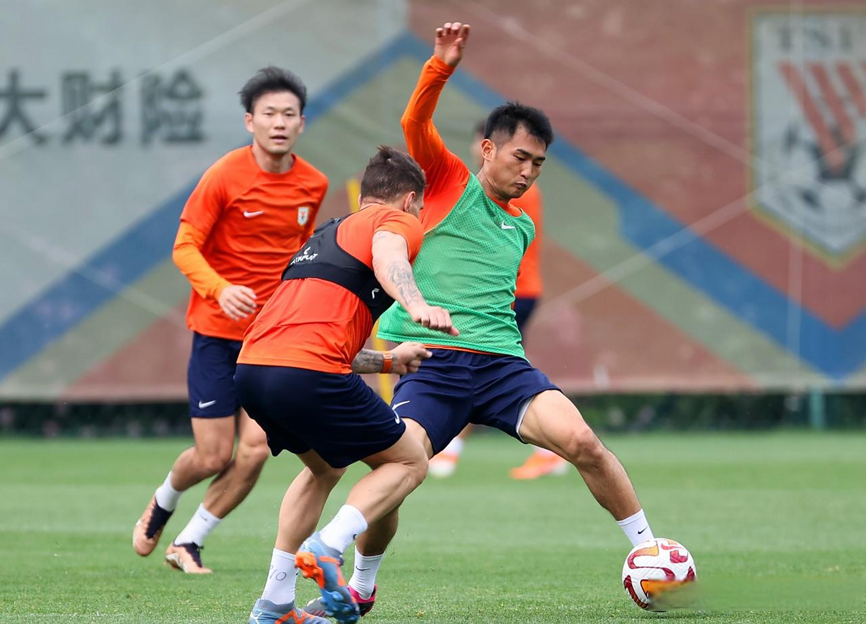 战术调整关键，球队备战战术布置