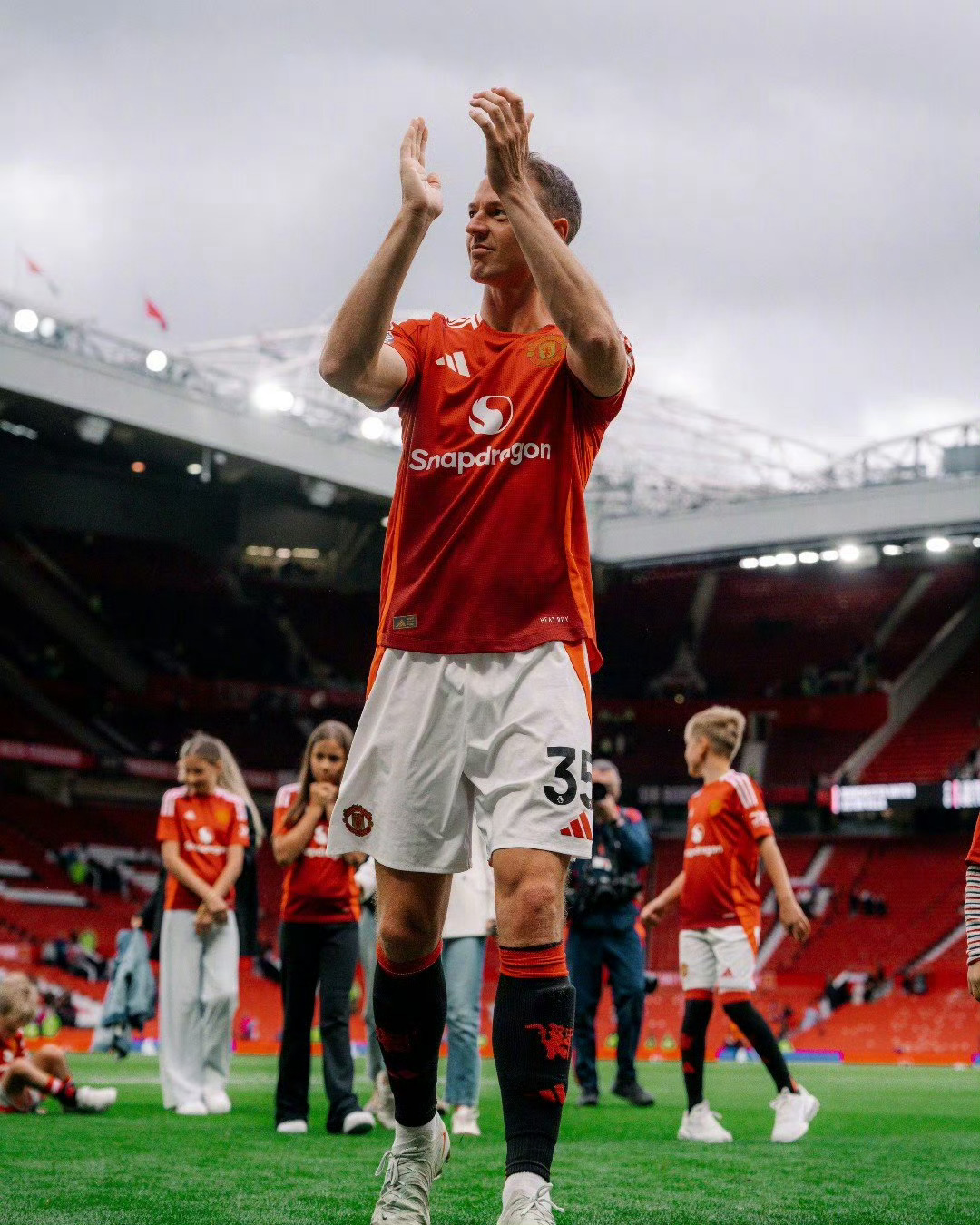 曼联客场遭遇沮丧失利，热刺逆袭夺冠的简单介绍