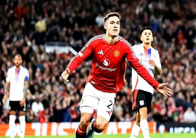 曼联客场遭遇沮丧失利，热刺逆袭夺冠的简单介绍