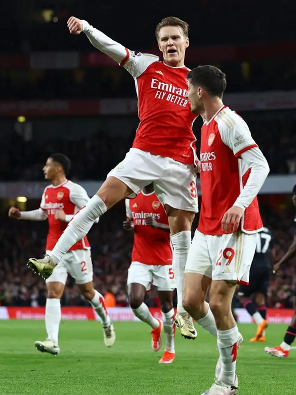 阿森纳主场致胜,取得新赛季首胜 阿森纳主场致胜,取得新赛季首胜