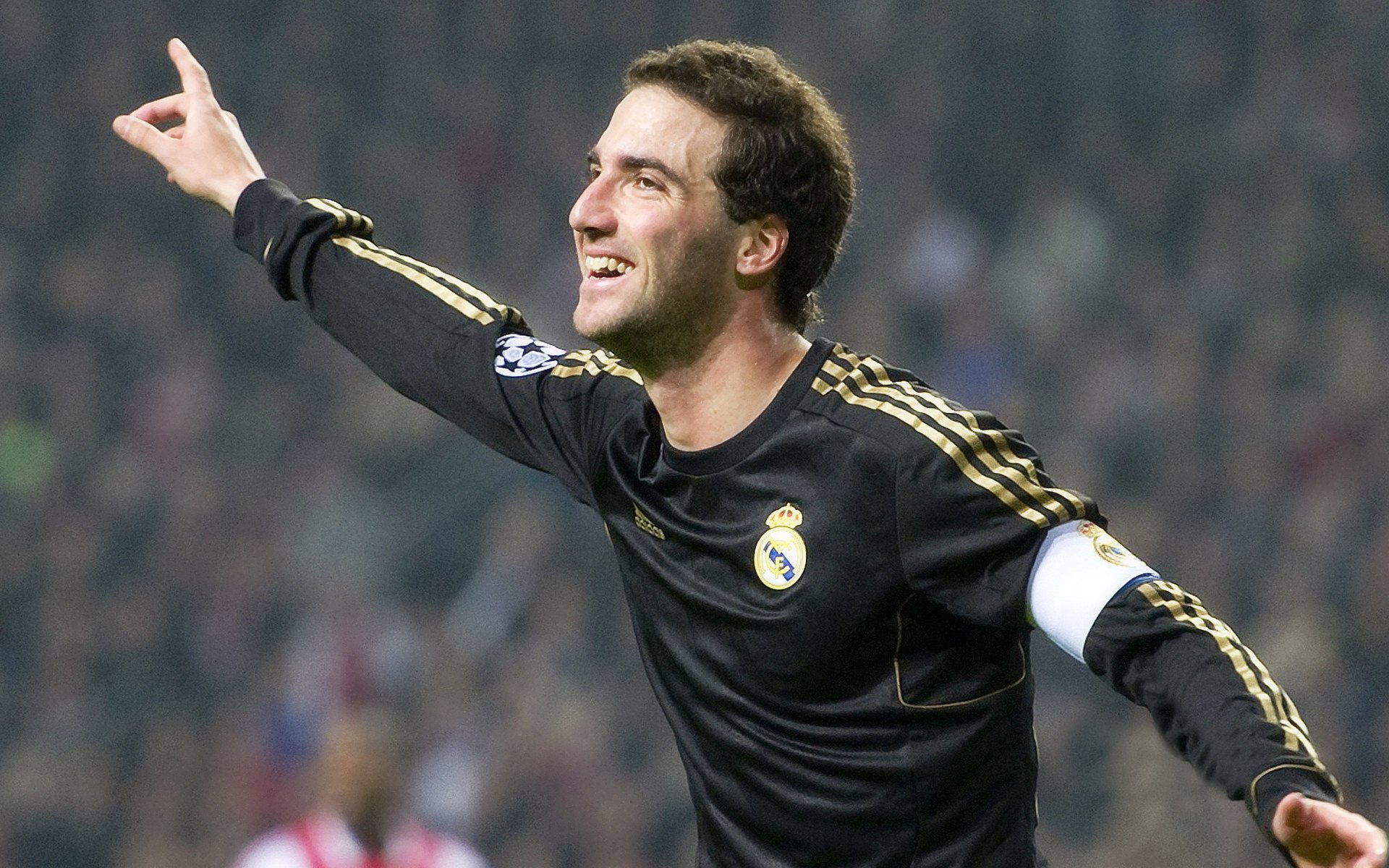 赛道上的绝对统治,拉塞尔领军迈凯伦横扫哈斯车队